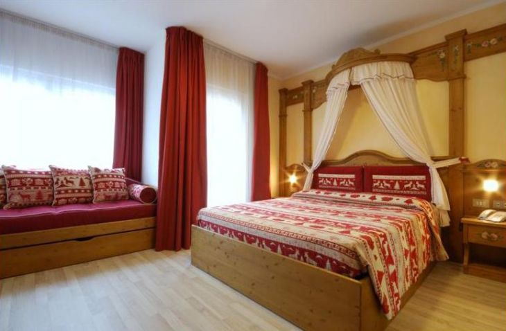 Zimmer mit Himmelbett
