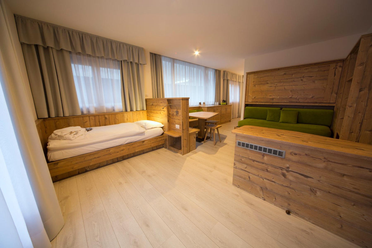 Modernes Zimmer im Alpenstil