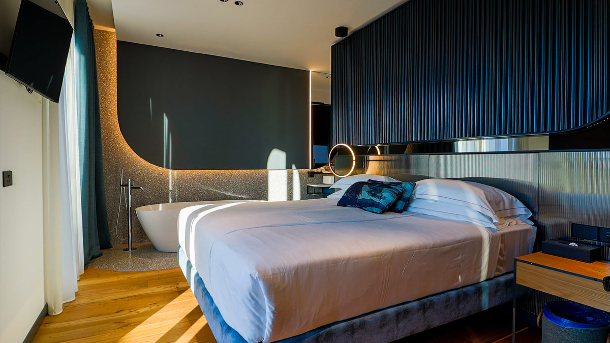 Hotel al Caminetto in Torri del Benaco – Junior Suite mit freistehender Badewanne